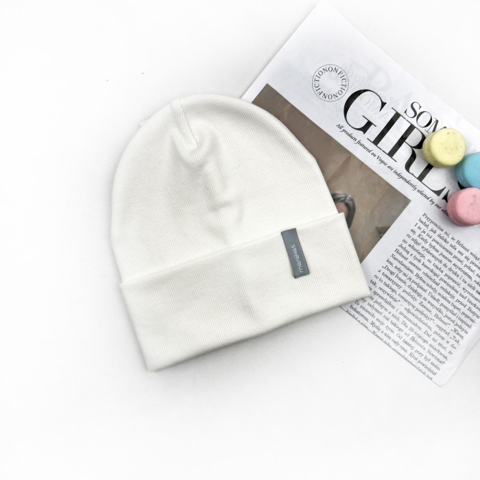 Шапка Marakas рубчик з відворотом молочна