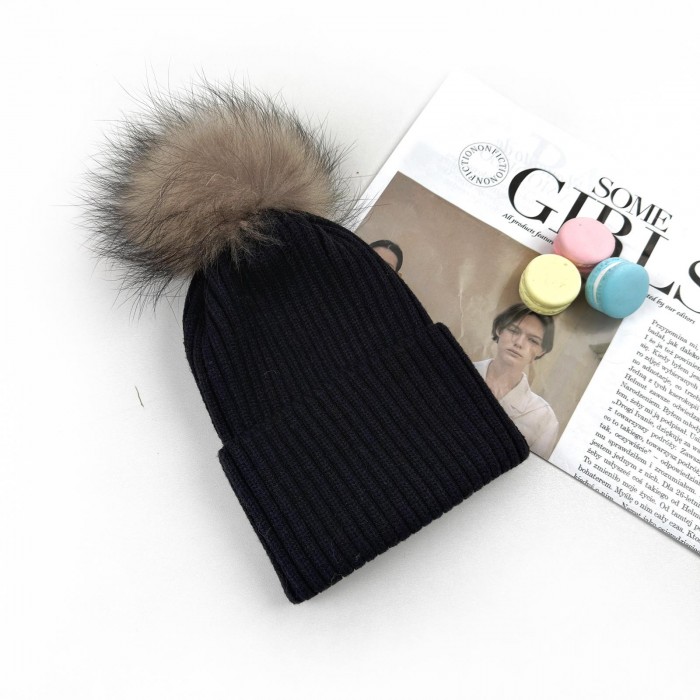 Шапка в'язка Бубон єнот чорна Шапка в'язка Бубон єнот чорна