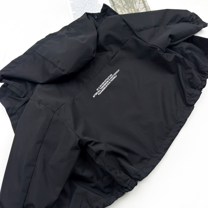 Вітрівка на віскозі DIRE чорна