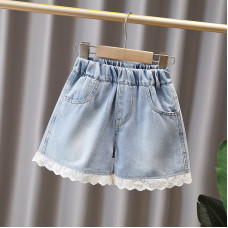 Джинсові шорти з мереживом.